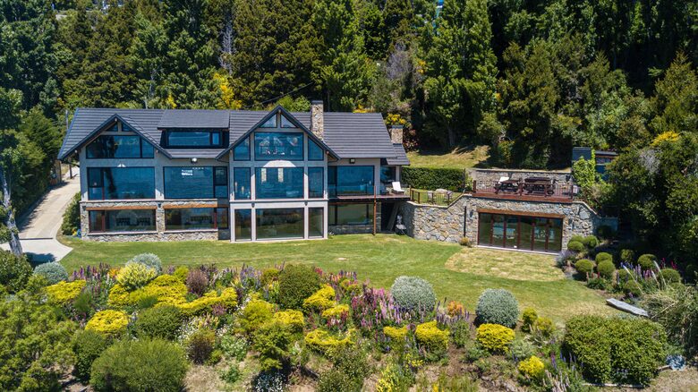 Patagonia Luxury Lakefront Home - San Carlos de Bariloche, Argentina