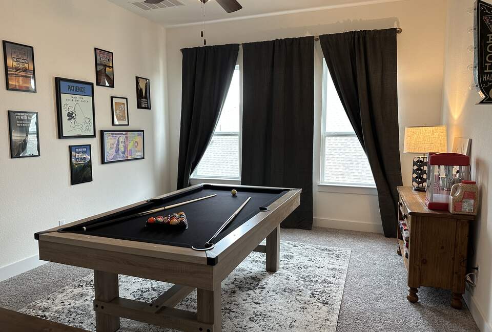 New and Chic Luxury Home | Pool Table | Home Theater - Lago Vista, Texas