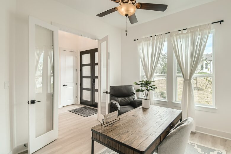 New and Chic Luxury Home | Pool Table | Home Theater - Lago Vista, Texas