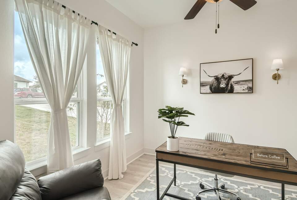 New and Chic Luxury Home | Pool Table | Home Theater - Lago Vista, Texas