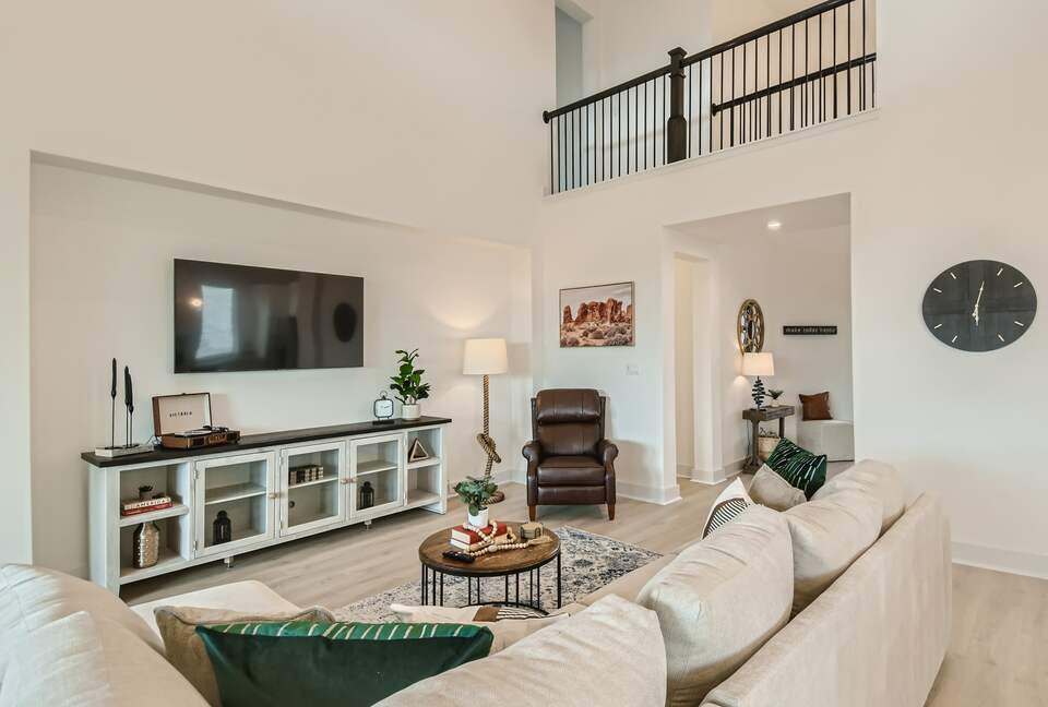 New and Chic Luxury Home | Pool Table | Home Theater - Lago Vista, Texas