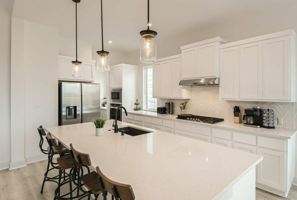 New and Chic Luxury Home | Pool Table | Home Theater - Lago Vista, Texas