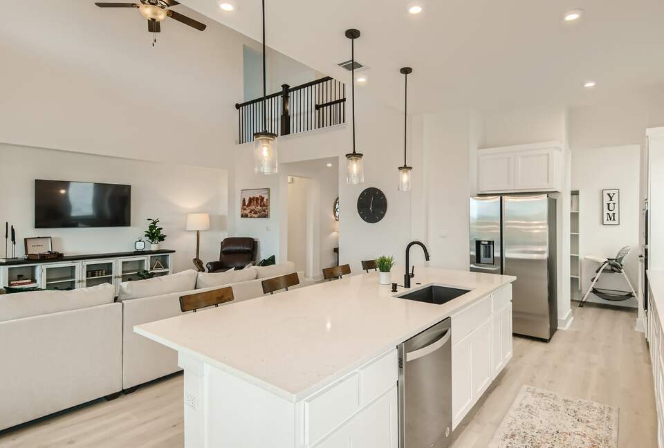 New and Chic Luxury Home | Pool Table | Home Theater - Lago Vista, Texas