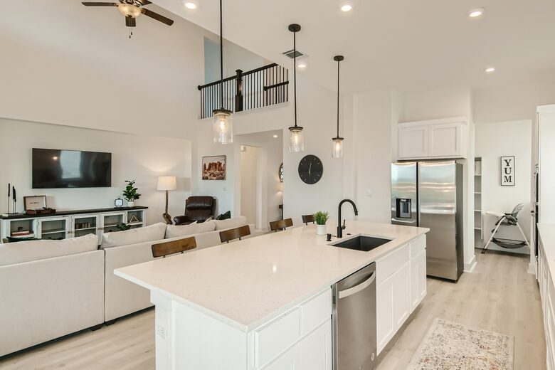 New and Chic Luxury Home | Pool Table | Home Theater - Lago Vista, Texas