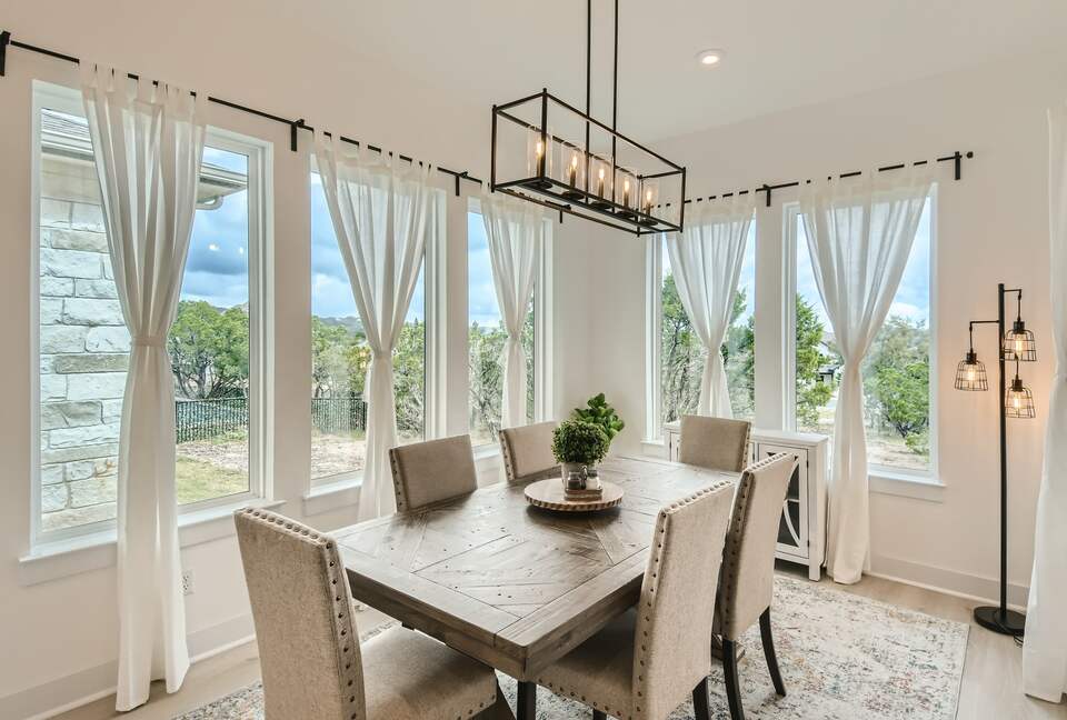 New and Chic Luxury Home | Pool Table | Home Theater - Lago Vista, Texas