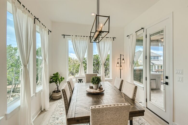 New and Chic Luxury Home | Pool Table | Home Theater - Lago Vista, Texas