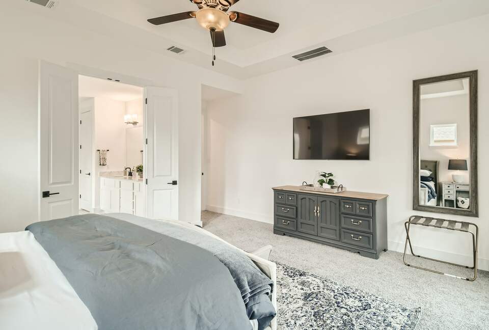 New and Chic Luxury Home | Pool Table | Home Theater - Lago Vista, Texas