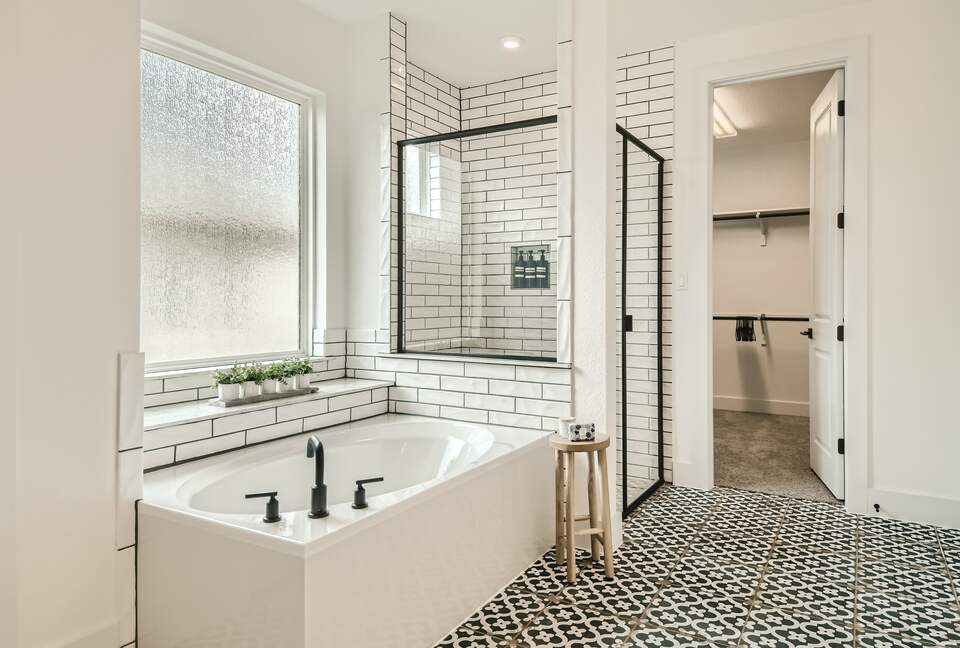 New and Chic Luxury Home | Pool Table | Home Theater - Lago Vista, Texas