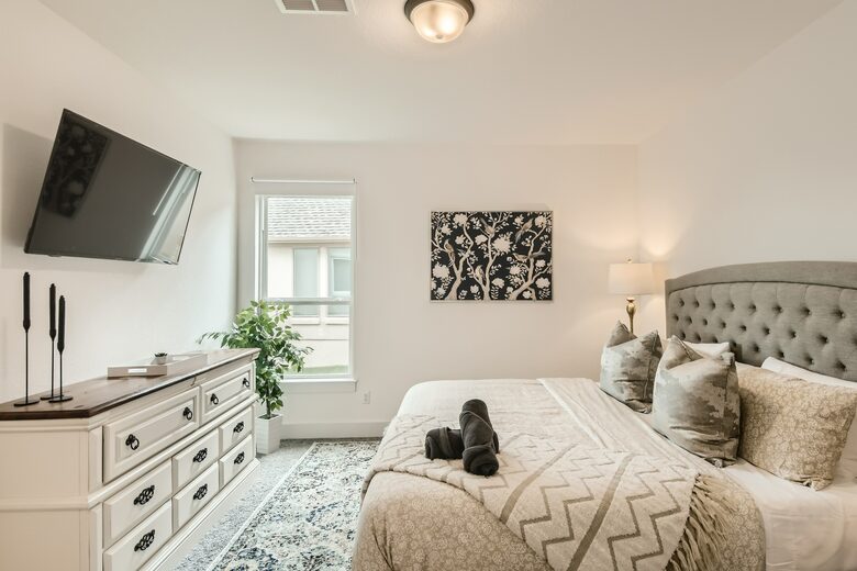 New and Chic Luxury Home | Pool Table | Home Theater - Lago Vista, Texas