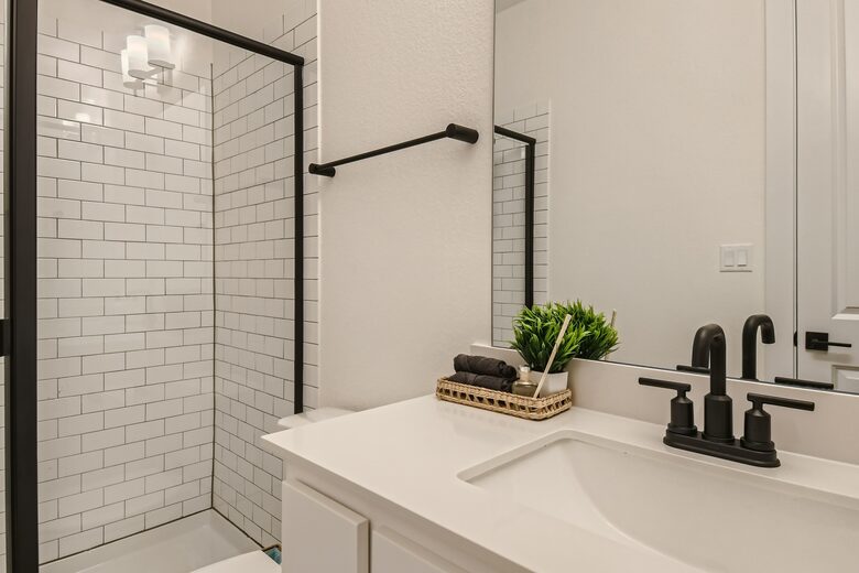 New and Chic Luxury Home | Pool Table | Home Theater - Lago Vista, Texas