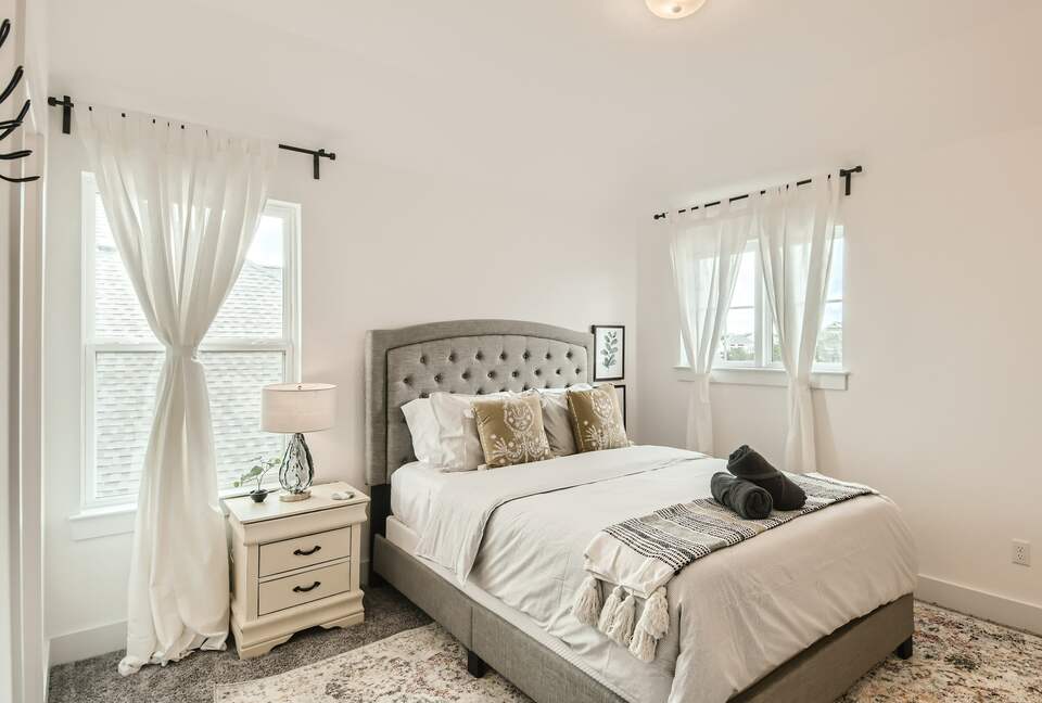 New and Chic Luxury Home | Pool Table | Home Theater - Lago Vista, Texas