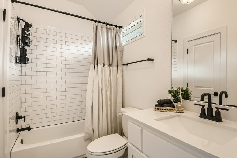 New and Chic Luxury Home | Pool Table | Home Theater - Lago Vista, Texas