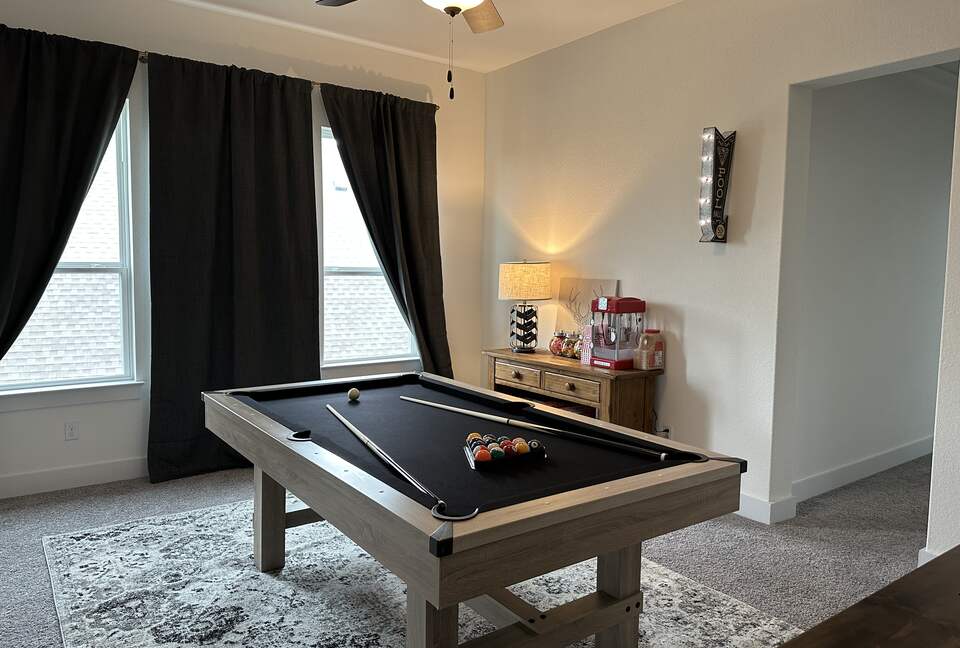 New and Chic Luxury Home | Pool Table | Home Theater - Lago Vista, Texas