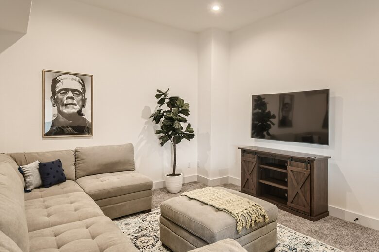 New and Chic Luxury Home | Pool Table | Home Theater - Lago Vista, Texas