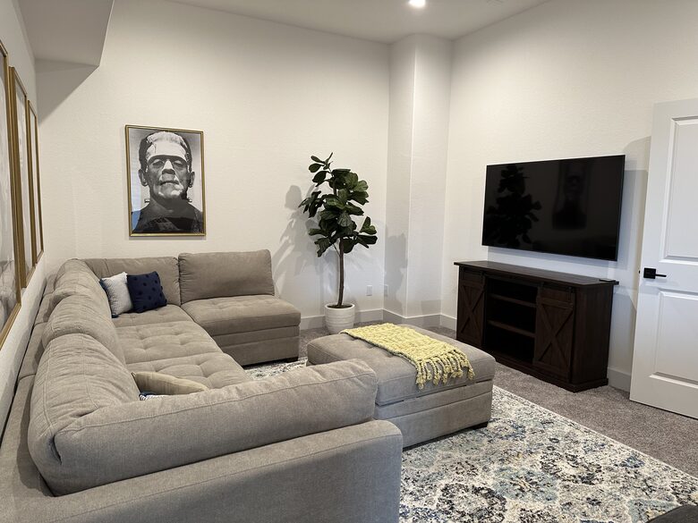 New and Chic Luxury Home | Pool Table | Home Theater - Lago Vista, Texas