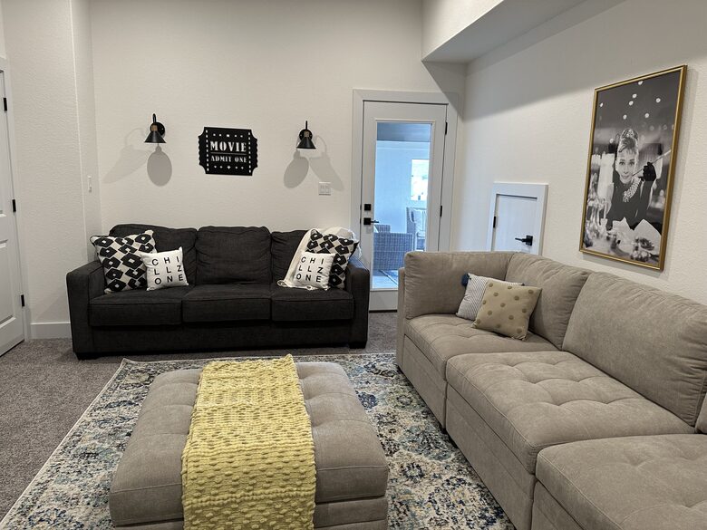 New and Chic Luxury Home | Pool Table | Home Theater - Lago Vista, Texas