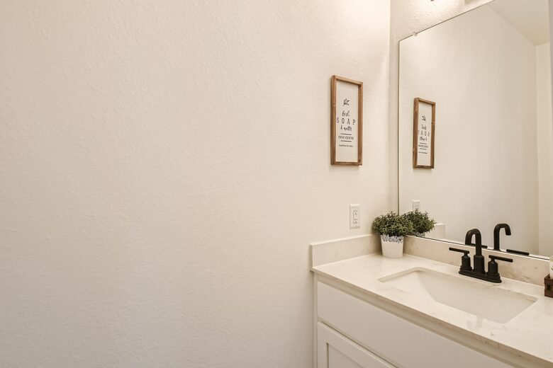 New and Chic Luxury Home | Pool Table | Home Theater - Lago Vista, Texas