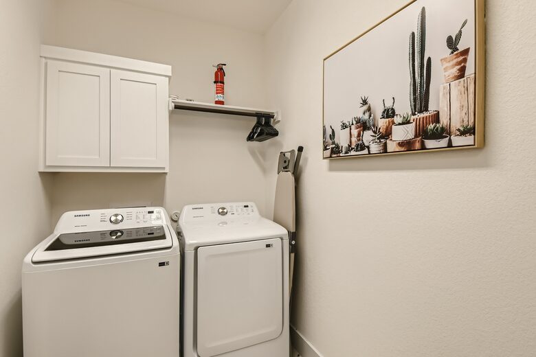 New and Chic Luxury Home | Pool Table | Home Theater - Lago Vista, Texas