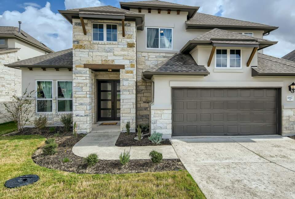 New and Chic Luxury Home | Pool Table | Home Theater - Lago Vista, Texas