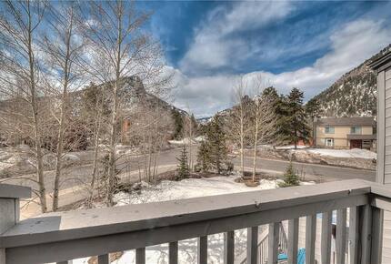Modern Mountain Townhome Blocks from Main Street - Frisco, Colorado