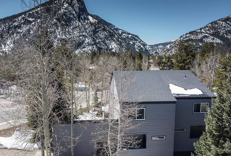 Modern Mountain Townhome Blocks from Main Street - Frisco, Colorado
