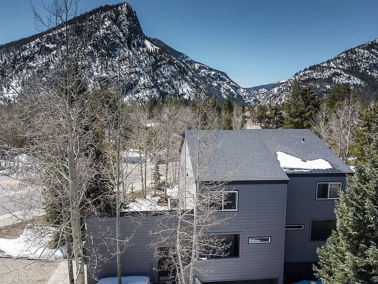 Modern Mountain Townhome Blocks from Main Street - Frisco, Colorado