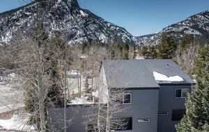 Modern Mountain Townhome Blocks from Main Street - Frisco, Colorado
