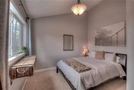 Modern Mountain Townhome Blocks from Main Street - Frisco, Colorado