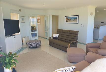 Beach Front House - Mandurah, Australia