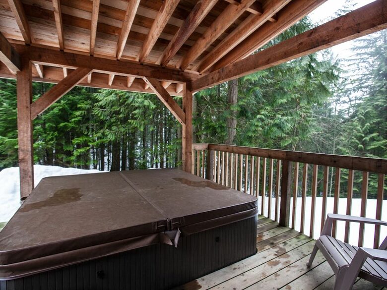 Kokanee Lodge | Walk to Gondola - Revelstoke, Canada