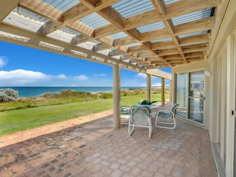 Beach Front House - Mandurah, Australia