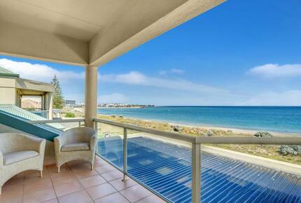 Beach Front House - Mandurah, Australia
