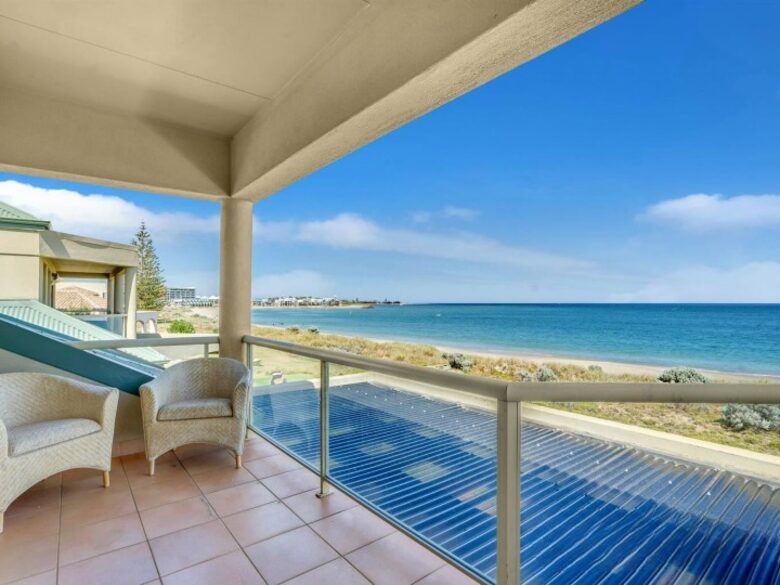 Beach Front House - Mandurah, Australia
