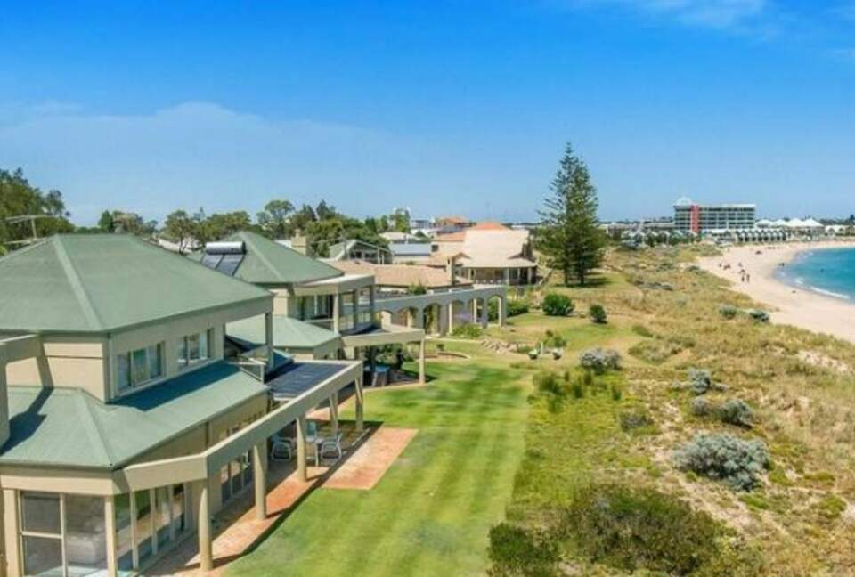 Beach Front House - Mandurah, Australia