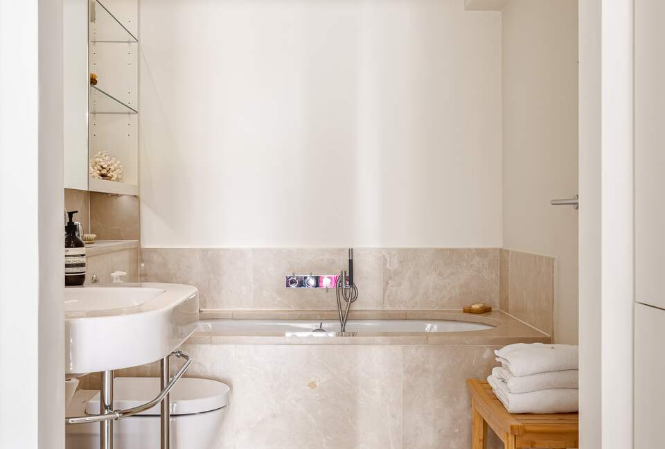 Airlie Gardens (R) - London, United Kingdom