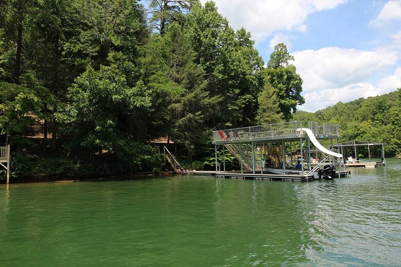 Norris Lake Waterfront Cabin - Sleeps 25 - La Follette, Tennessee