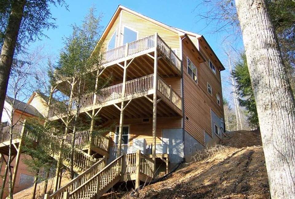 Norris Lake Waterfront Cabin - Sleeps 25 - La Follette, Tennessee