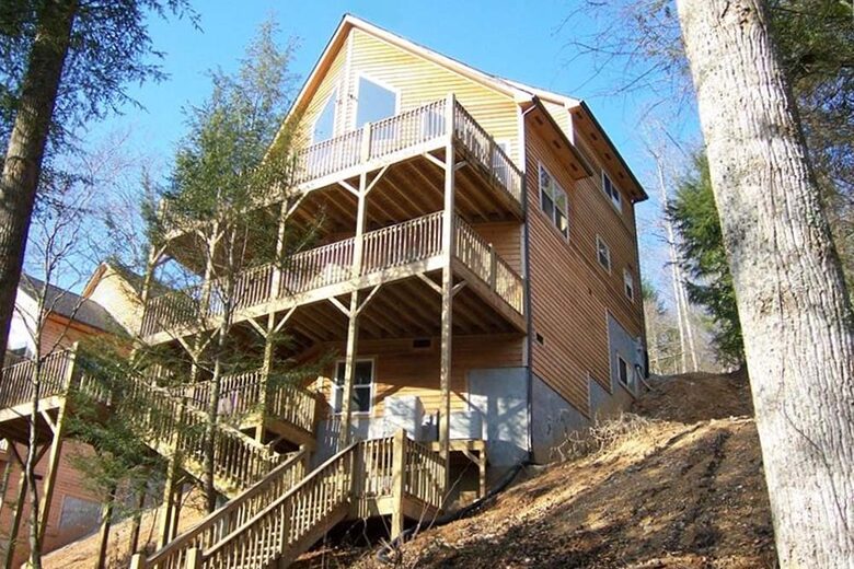 Norris Lake Waterfront Cabin - Sleeps 25 - La Follette, Tennessee