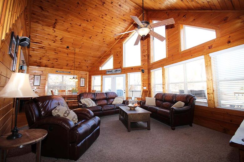 Norris Lake Waterfront Cabin - Sleeps 25 - La Follette, Tennessee