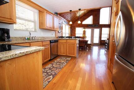 Norris Lake Waterfront Cabin - Sleeps 25 - La Follette, Tennessee