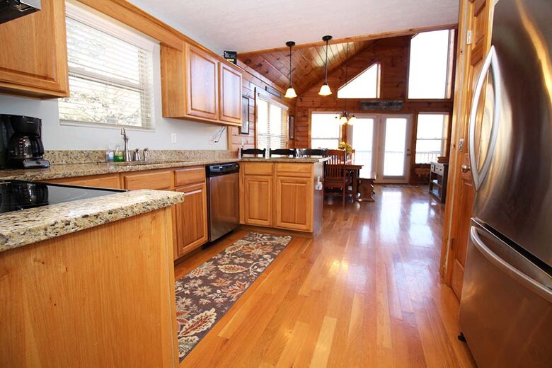 Norris Lake Waterfront Cabin - Sleeps 25 - La Follette, Tennessee