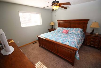 Norris Lake Waterfront Cabin - Sleeps 25 - La Follette, Tennessee