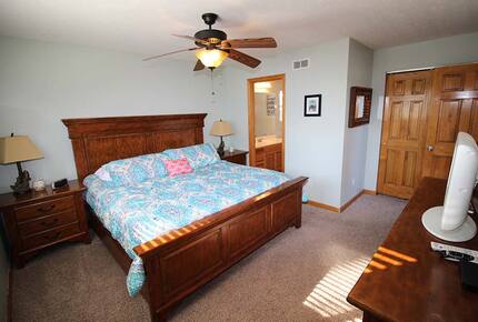 Norris Lake Waterfront Cabin - Sleeps 25 - La Follette, Tennessee