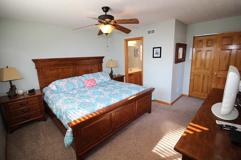 Norris Lake Waterfront Cabin - Sleeps 25 - La Follette, Tennessee