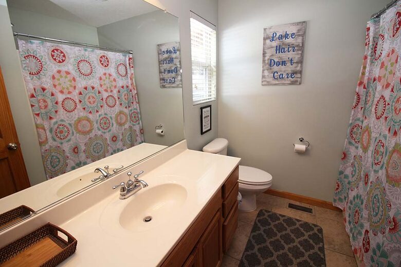 Norris Lake Waterfront Cabin - Sleeps 25 - La Follette, Tennessee