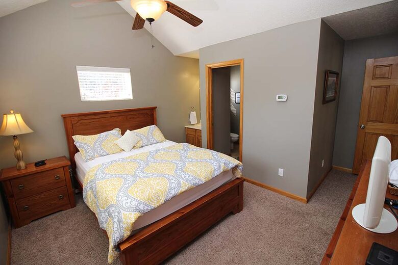 Norris Lake Waterfront Cabin - Sleeps 25 - La Follette, Tennessee