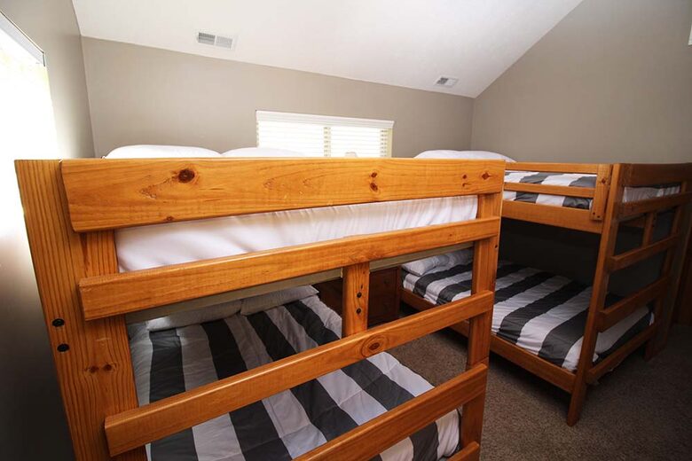 Norris Lake Waterfront Cabin - Sleeps 25 - La Follette, Tennessee