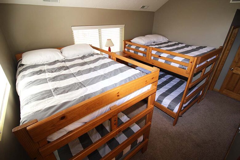 Norris Lake Waterfront Cabin - Sleeps 25 - La Follette, Tennessee