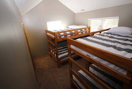 Norris Lake Waterfront Cabin - Sleeps 25 - La Follette, Tennessee