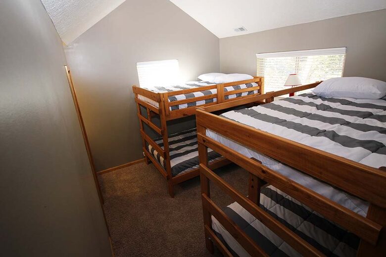 Norris Lake Waterfront Cabin - Sleeps 25 - La Follette, Tennessee